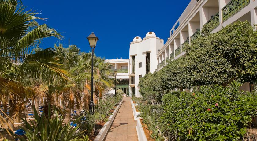 Buitenaanzicht van Hotel Blue Sea Costa Bastian op Lanzarote